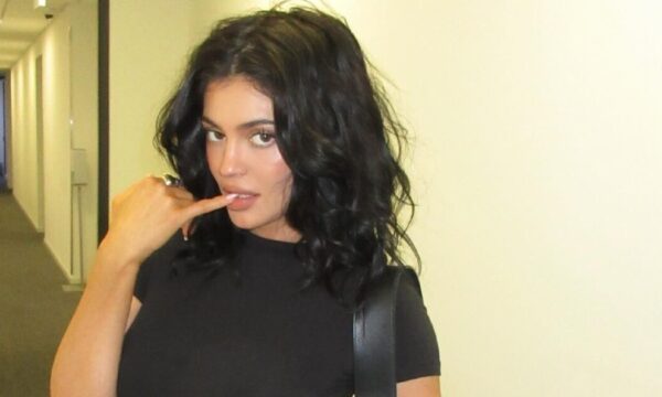 Kylie Jenner: Το εντυπωσιακό μανικιούρ της συνδυάζει υπερβολή και κομψότητα