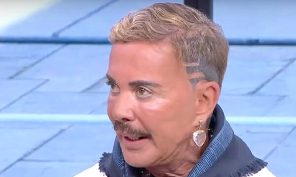 Λάκης Γαβαλάς καρφώνει την εμφάνιση της Κλαυδίας: «Είναι ατυχές να θυμίζουμε σε στιγμές χαράς κάτι πένθιμο»