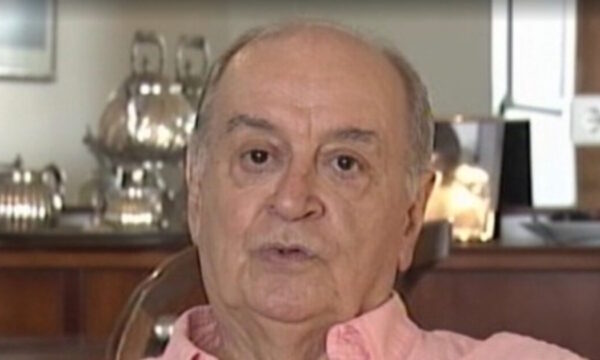 Κώστας Λυχναράς: Έφυγε από τη ζωή ο εμβληματικός σκηνοθέτης του «Κωνσταντίνου και Ελένης»