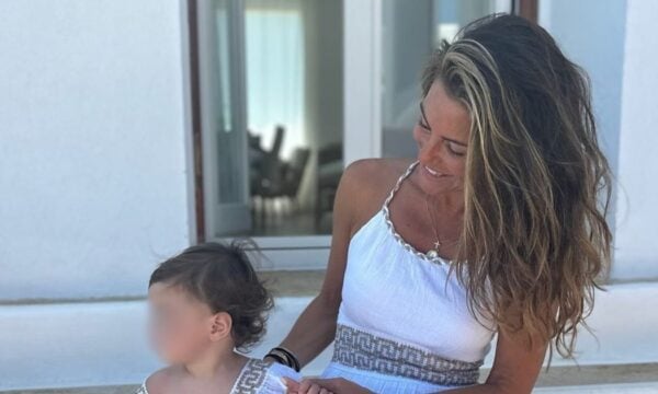 Μαρία Μενούνος: Σπάνιες φωτογραφίες με την κόρη της από το μαγευτικό ταξίδι τους στην Ελλάδα