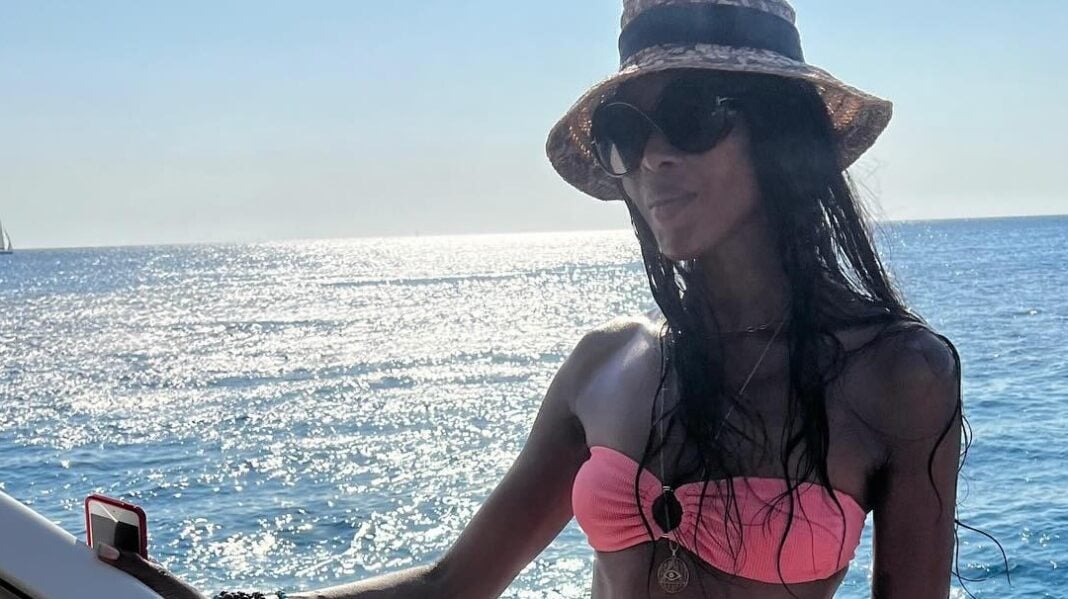 naomi-campbell-magio-fb