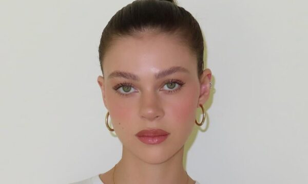 Nicola Peltz – Beckham: Το μυστικό με το φον ντε τεν που χαρίζει αστραφτερή λάμψη και προστασία μαζί