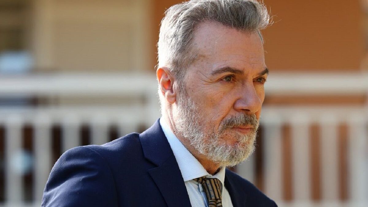 Ο εκδικητής: Ο Λεωνίδας επιδιώκει να εξορίσει την Εβίτα στο Λονδίνο