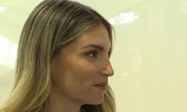 Αθηνά Οικονομάκου: «Κουράστηκα, φτάνει πια αυτό με το αεροδρόμιο» – Ξέσπασε δημόσια η ηθοποιός