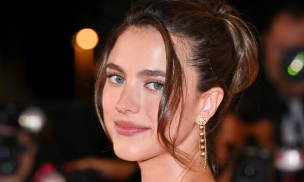 Margaret Qualley: Το λιτό beauty look της μας μαγεύει