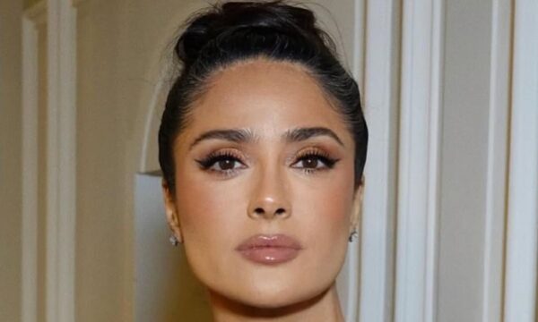 Salma Hayek: Εντυπωσίασε με eyeliner σε σμαραγδί απόχρωση