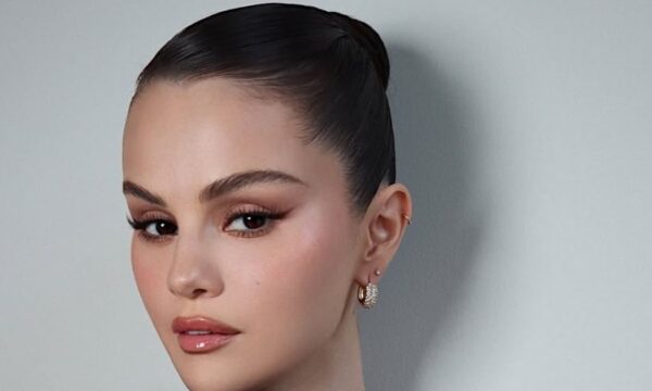 Selena Gomez: Με κομψό ballet bun και φυσικό μακιγιάζ στο λαμπερό gala της Disney
