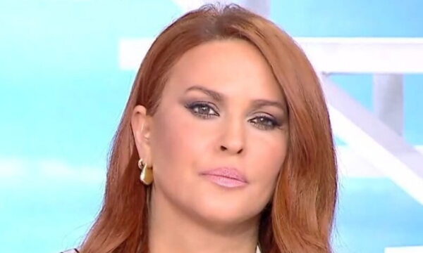 Σίσσυ Χρηστίδου: «Χρόνια πολλά και στις αγγελικές μανούλες μας στον ουρανό, εμείς που τις έχουμε χάσει»