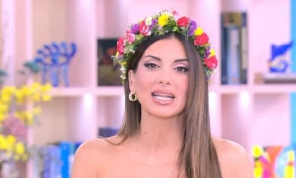 Σταματίνα Τσιμτσιλή: Η συγκινητική έκπληξη στην κόρη της ζωντανά στον αέρα – «Δε το πιστεύω ότι έχω παιδί 12 ετών»