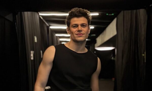 Eurovision 2025 – Theo Evan: «Μετά την πρώτη πρόβα, τραυματίστηκα, επέστρεψα γεμάτος μώλωπες στη σκηνή»