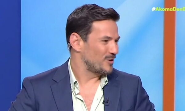 Κώστας Τσουρός: «Κουβαλώ τις πληγές μου από τους γονείς μου και με στοιχειώνουν μέχρι σήμερα»