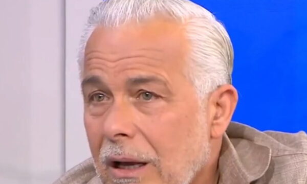 Συγκλόνισε ο Χάρης Χριστόπουλος: «Έβλεπα παιδιά σκελετωμένα να τα τρώνε οι μύγες, δεν είναι ζωή αυτή»