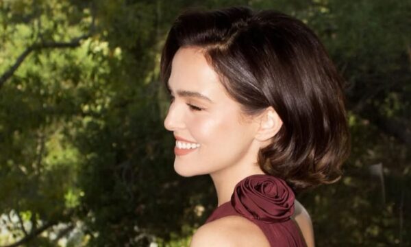Zoey Deutch: Μάγεψε με το εντυπωσιακό καφέ smokey eye look!