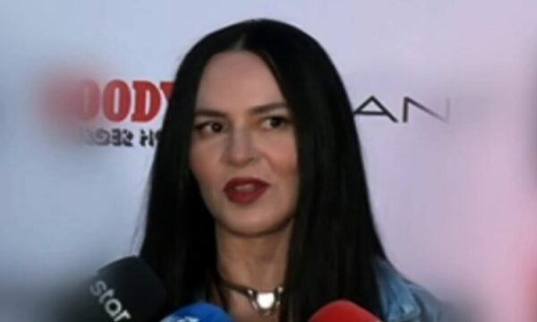 Ζενεβιέβ Μαζαρί: «Με εκνευρίζει να με ανακρίνουν για τη σχέση μου με τη Βίκυ Καγιά και φαίνεται, προσπαθώ να παραμείνω ευγενική»