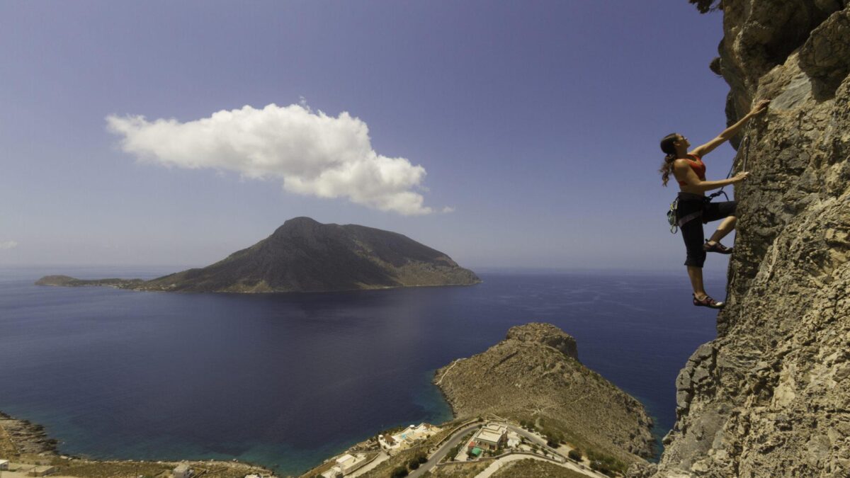 Ο κρυμμένος παράδεισος των αναρριχητών αποκαλύπτεται σε αυτό το ελληνικό νησί