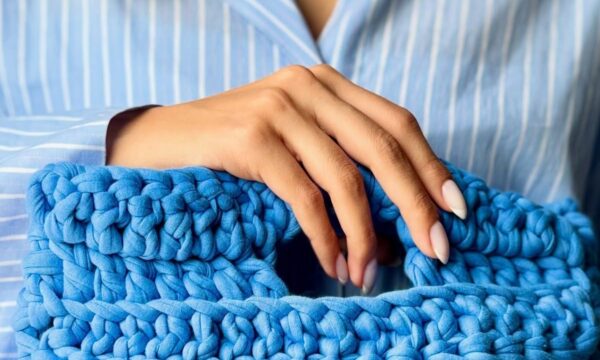 Recession Nails: 4 έξυπνα κόλπα για οικονομικό μανικιούρ