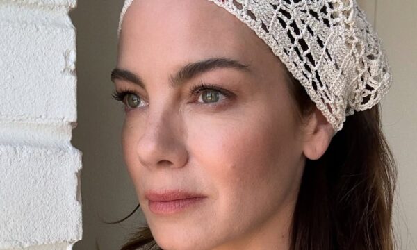 Michelle Monaghan: Λάμπει με το πιο καυτό ξανθό του καλοκαιριού – Αναδεικνύει μαγικά την ηλιοκαμένη επιδερμίδα