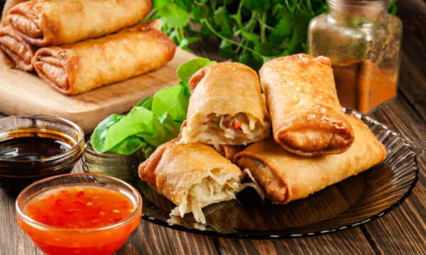 Τραγανά spring rolls με ζουμερό χοιρινό