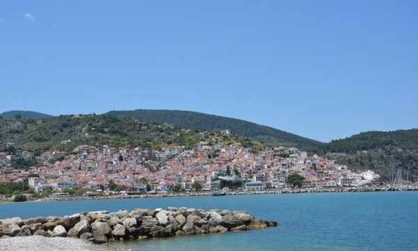 Ποιο ελληνικό νησί κρύβεται στους κορυφαίους άγνωστους παραδείσους της Μεσογείου;