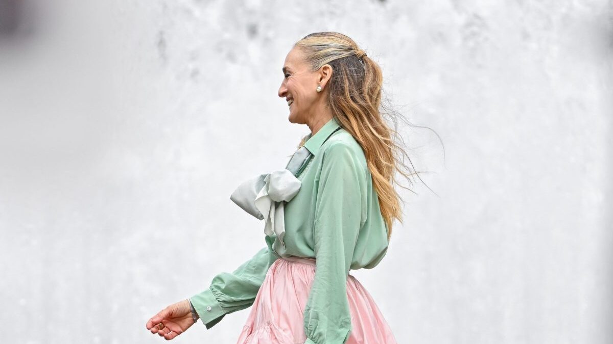And Just Like That… Η Carrie Bradshaw εγκατέλειψε τα Manolo της για αυτό το εκρηκτικό brand παπουτσιών!