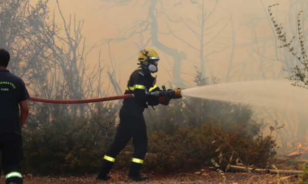 Πώς οι φλεγόμενες πυρκαγιές υπονομεύουν την υγεία μας;