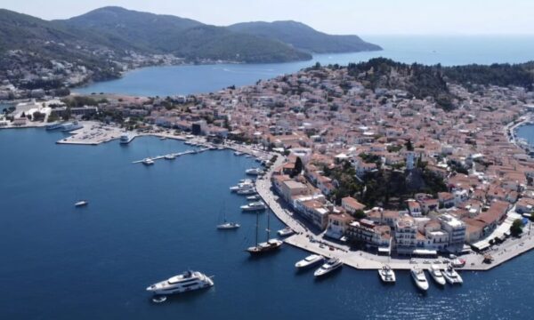 Πόρος: Το απόλυτο νησιωτικό καταφύγιο για την πρώτη εξόρμηση του καλοκαιριού