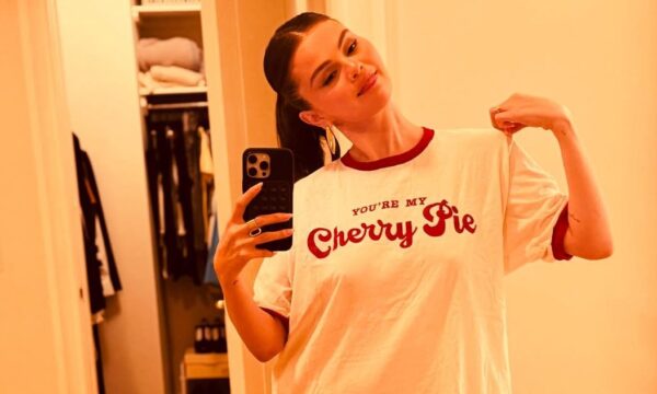 Graphic Τ-shirts: Το απόλυτο fashion item του καλοκαιριού που λατρεύουν οι celebrities και εμείς