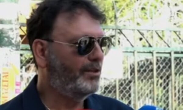 Στάθης Αγγελόπουλος για Μαρία Κουτσαντώνη: «Δε θα έπρεπε να τα έχει κάνει όλα αυτά» – Σήμερα η κρίσιμη δίκη του τραγουδιστή για την υπόθεση ενδοοικογενειακής βίας