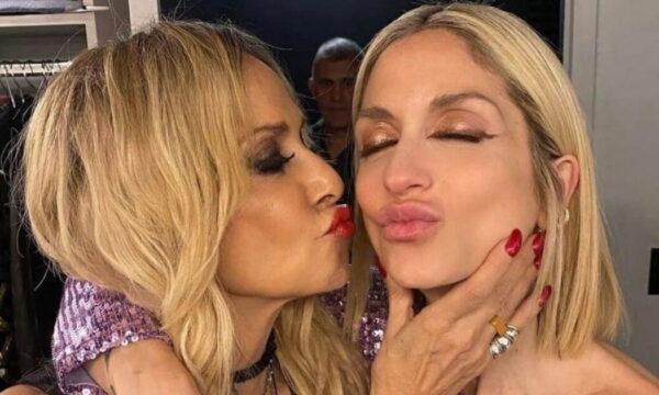 Άννα Βίσση: Αποθεώνει την κόρη της με μαγιό στο μαγευτικό Κάπρι