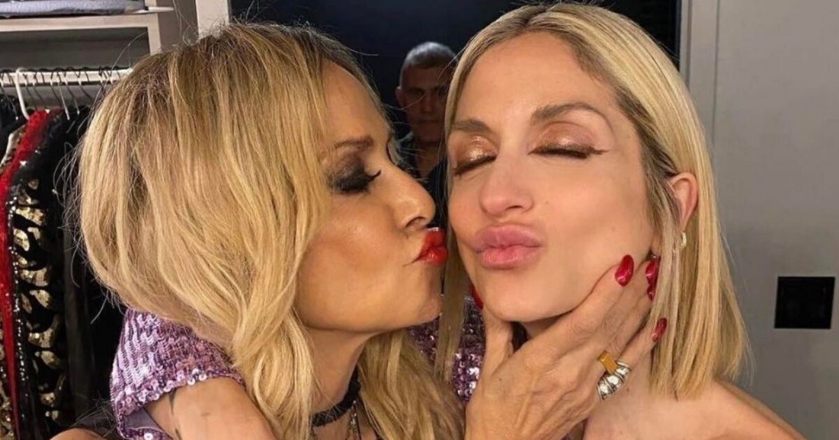 Άννα Βίσση: Αποθεώνει την κόρη της με μαγιό στο μαγευτικό Κάπρι