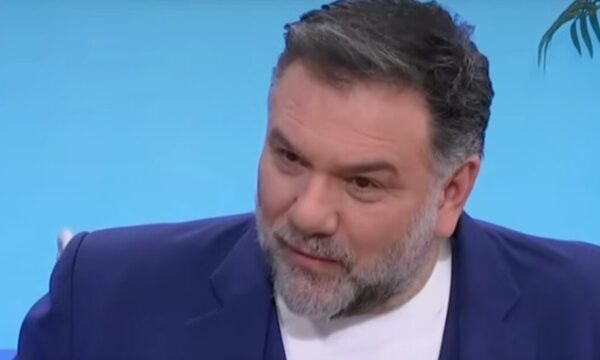 Γρηγόρης Αρναούτογλου: Η συγκλονιστική αποκάλυψη για την προεφηβεία του γιου του: «Φωνάζει στα καλά καθούμενα – Ξεκινάει την επανάστασή του»