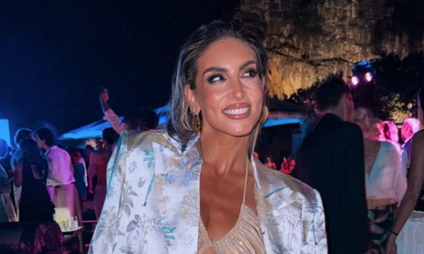 Αθηνά Οικονομάκου: Η εντυπωσιακή εμφάνιση που θα λατρέψετε να αντιγράψετε τώρα!