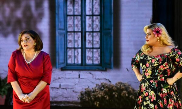 Βίκυ Σταυροπούλου – Δανάη Μπάρκα: Μητέρα και κόρη ενώνουν δυνάμεις πρώτη φορά στη θεατρική σκηνή –