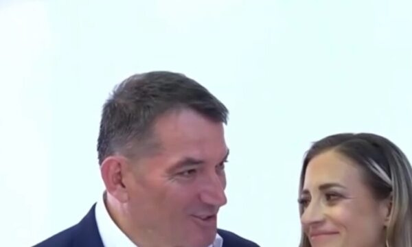 Πύρρος Δήμας: Το μυστήριο της απουσίας των μεγάλων παιδιών του από τη βάπτιση της κόρης του – Η αποκάλυψη για τον γάμο του γιου του