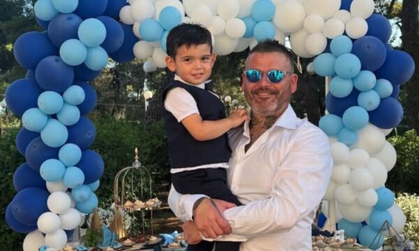 Διονύσης Αλέρτας: Τέλεσε το μυστήριο βάπτισης του 3,5 ετών γιου του, Μάξιμου