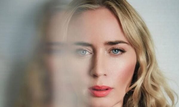 Emily Blunt: Λατρεύει το εντυπωσιακό συντονισμένο look ομορφιάς