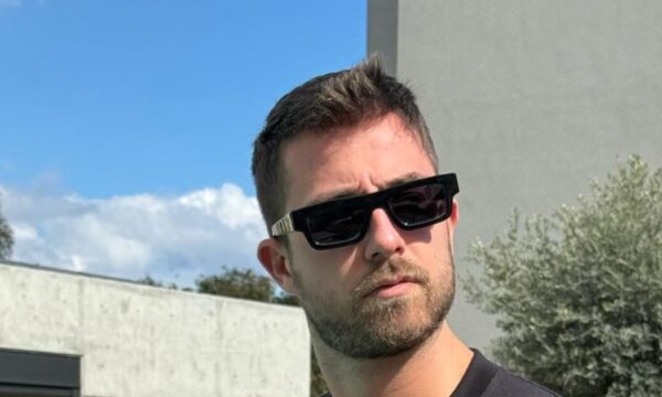 Εξοργισμένος ο Fipster στον αέρα του Mega: «Δεν μιλάω στο τηλέφωνο με ανθρώπους που με αποκαλούν ζώο στην τηλεόραση»