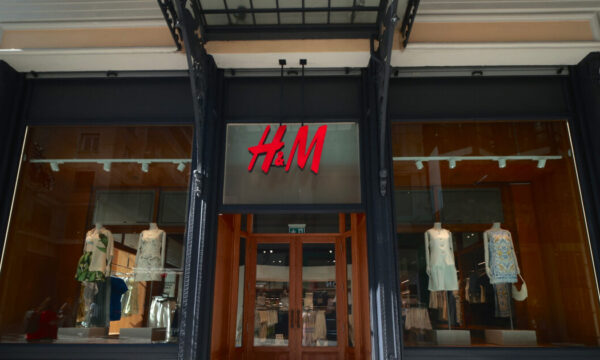 Επαναλειτουργία του H&M flagship καταστήματος Ερμού 11 & Βουλής