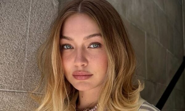 Gigi Hadid: Εμφανίστηκε στη Νέα Υόρκη με το απόλυτο καλοκαιρινό χτένισμα-τάση