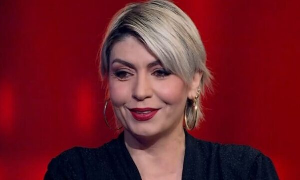 The Chase: Ο διαγωνιζόμενος που γοήτευσε τη «Γυναίκα με τα Μαύρα» και σόκαρε την Μπεκατώρου – «Πρόλαβε άλλος»