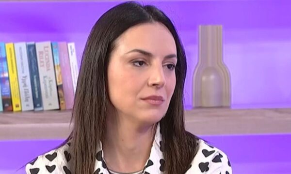 Γωγώ Καρτσάνα: «Έχω εξαντληθεί από την ψυχοθεραπεία, με πληγώνει όταν ανασκαλεύω το παρελθόν»