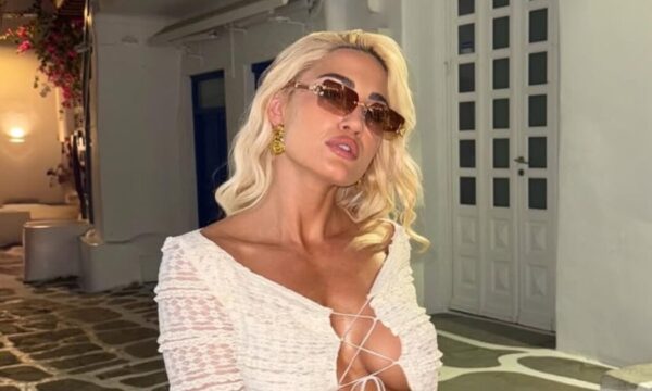 Ιωάννα Τούνη: Οι καυτές φωτογραφίες με μπικίνι και το δυναμικό μήνυμα – «Η ζωή συνεχίζεται και εγώ ομορφαίνω»