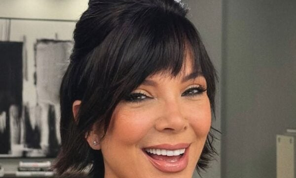 Kris Jenner: Εντυπωσιάζει με half-up χτένισμα & αφέλειες