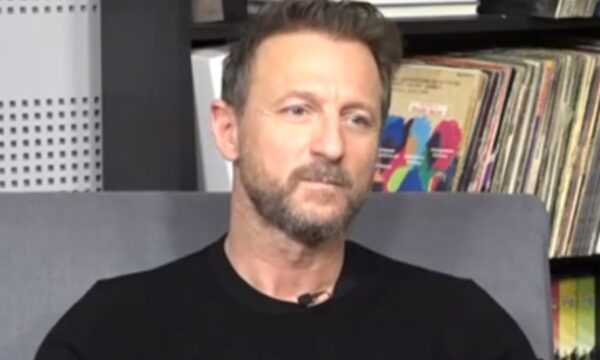 Δραματικές στιγμές για τον Κώστα Καραφώτη: «Παρακολουθήσαμε από το αεροπλάνο όλες τις ρουκέτες που εκτοξεύτηκαν από το Ισραήλ προς το Ιράν»