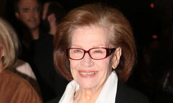 Κατερίνα Γιουλάκη: Το συγκινητικό σκίτσο του Γιώργου Γαλίτη για την απώλεια της ηθοποιού – «Ανεβείτε στο Ρετιρέ»