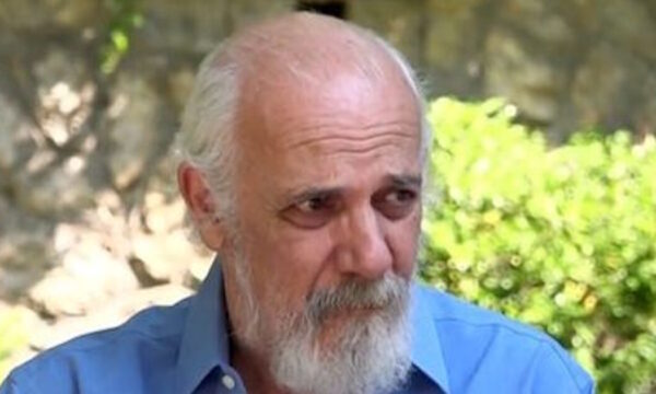 Γιώργος Κιμούλης: «Είναι επικίνδυνο να ανέχεσαι τη χυδαιότητα των άλλων – Αν δεν εγρηγορείς, μεταμορφώνεσαι και εσύ σε χυδαίο»