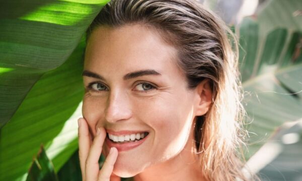 Kojic Acid: Το μυστικό συστατικό που λάμπει την επιδερμίδα και επαναφέρει την ομοιομορφία της