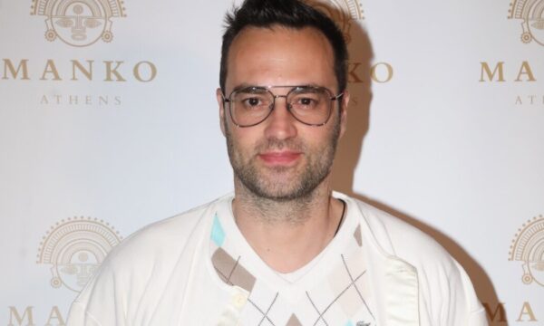 Κώστας Φραγκολιάς: «Ο θάνατος του πατέρα μου στα 13 μου άφησε βαθιά απορία, όχι πληγή ή κενό»