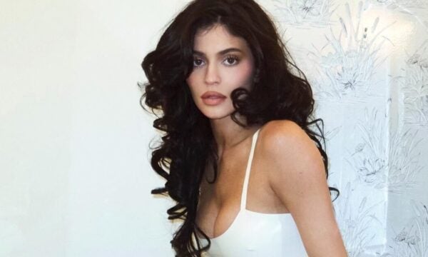 Kylie Jenner: Αποκαλύπτει στο TikTok το μυστικό για εντυπωσιακές μπούκλες