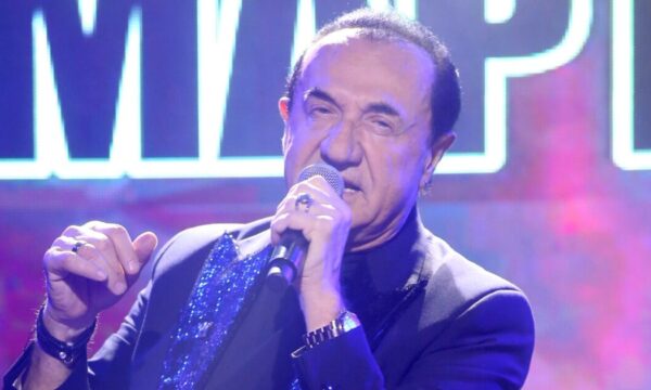 Λευτέρης Πανταζής: Θριαμβευτική επιστροφή στη σκηνή μετά το επικίνδυνο ατύχημα – Βίντεο